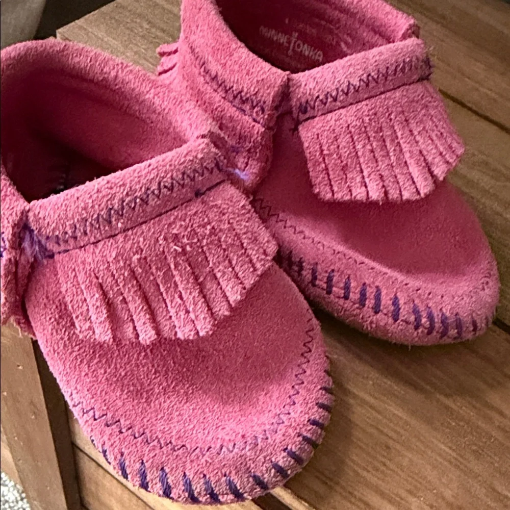 Minnetonka Hot Pink Riley Bootie Kids Suede Moccasins Size 4 baby